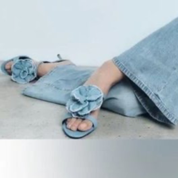 NWT ZARA FLORAL HIGH HEELED DENIM SANDALS 7.5 - Picture 1 of 4